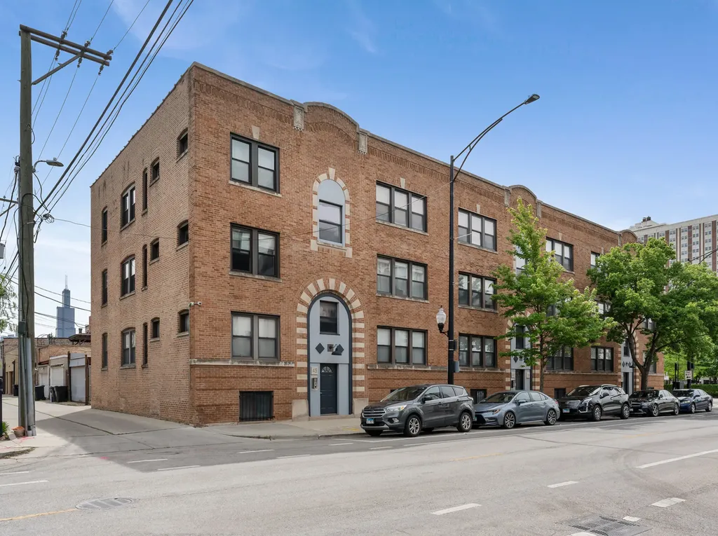 39 North Paulina Avenue Chicago IL 60607