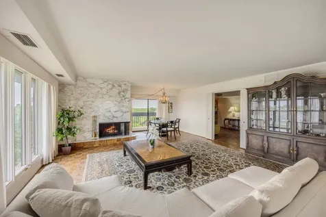 1671 Mission Hills Road Northbrook IL 60062