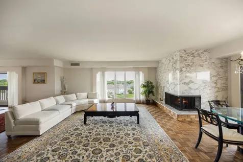 1671 Mission Hills Road Northbrook IL 60062