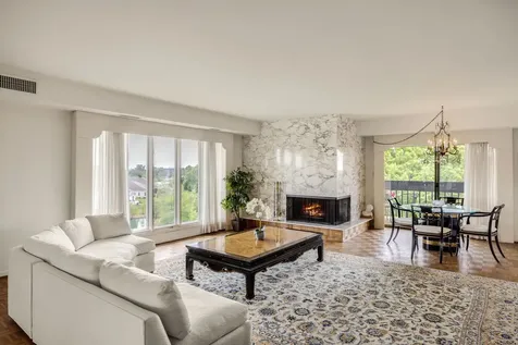 1671 Mission Hills Road Northbrook IL 60062
