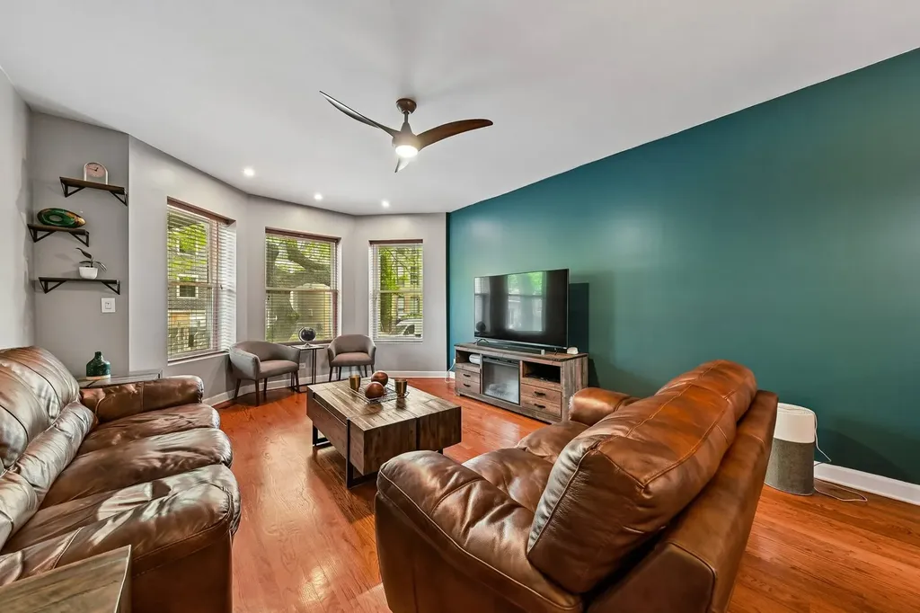 4032 South Calumet Street Chicago IL 60653