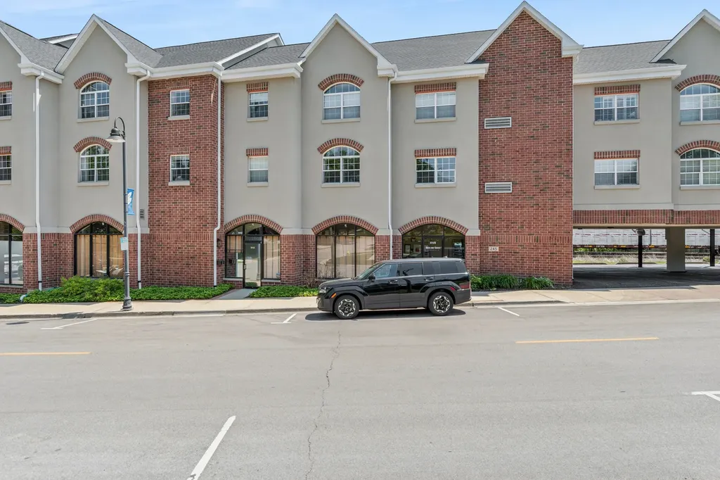 245 Burlington Avenue Clarendon Hills IL 60514