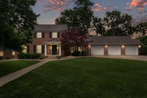 206 Fleetwood Drive Bloomington IL 61701