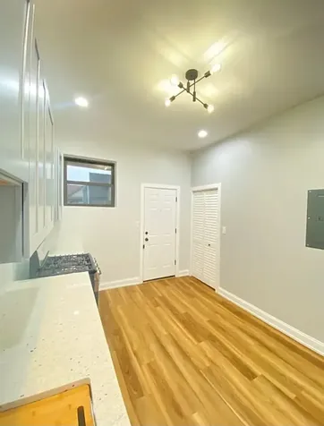 1305 East 69th Street Chicago IL 60637