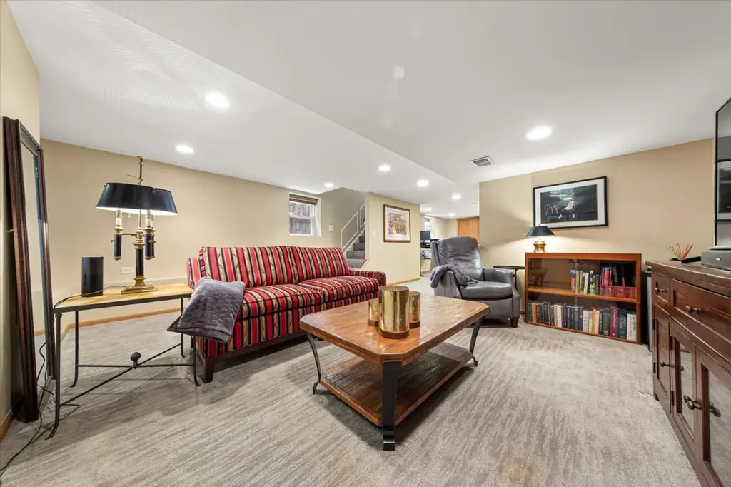 2324 West Mclean Avenue Chicago IL 60647