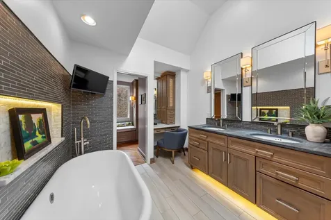 2324 West Mclean Avenue Chicago IL 60647