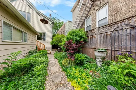 2324 West Mclean Avenue Chicago IL 60647