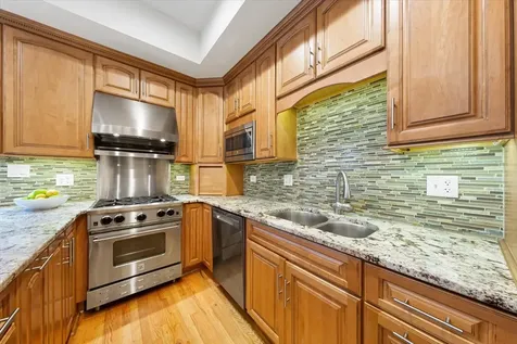 2324 West Mclean Avenue Chicago IL 60647