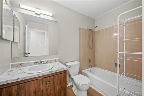 827 East Kings Row Palatine IL 60074