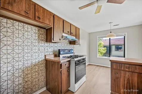 827 East Kings Row Palatine IL 60074
