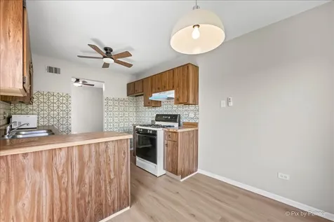 827 East Kings Row Palatine IL 60074