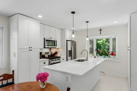833 Juniper Lane Northbrook IL 60062