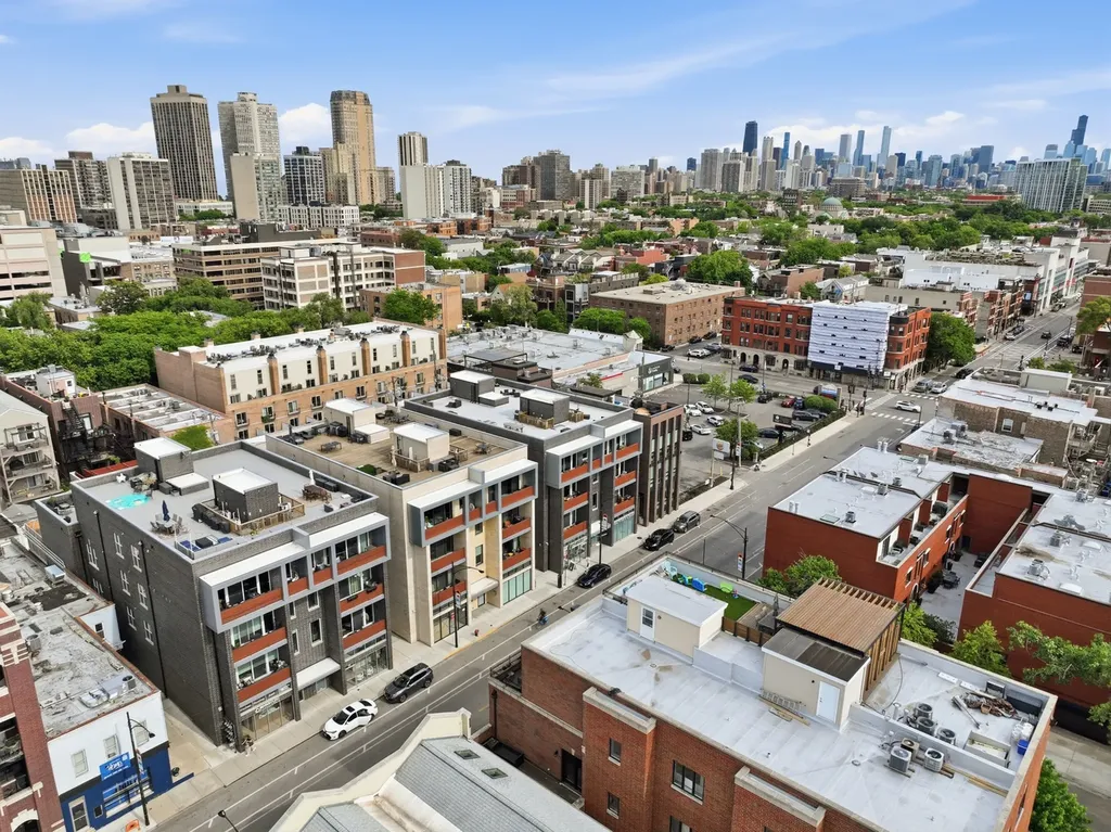 2825 North Halsted Street Chicago IL 60657