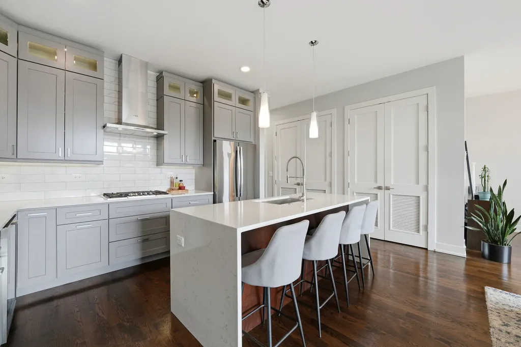2825 North Halsted Street Chicago IL 60657