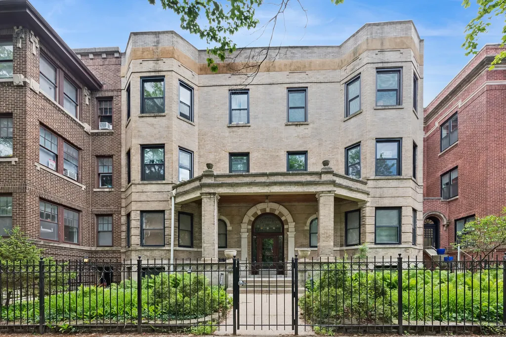 1229 West North Shore Avenue Chicago IL 60626
