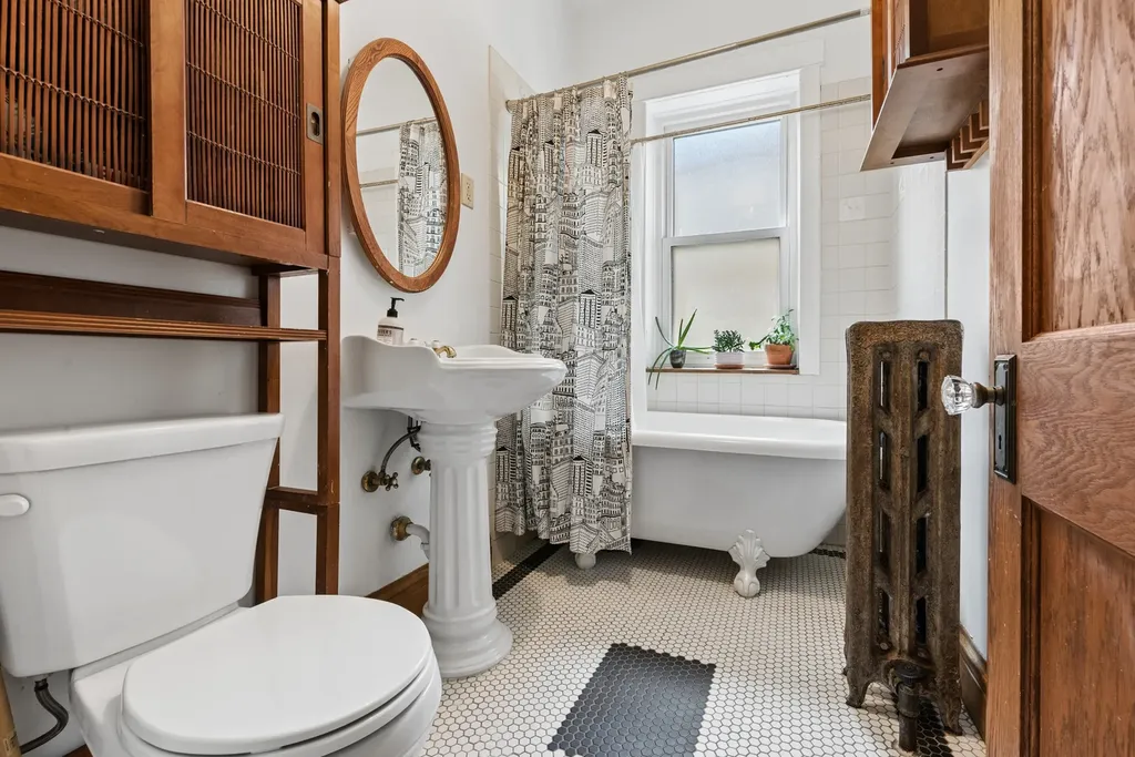 1229 West North Shore Avenue Chicago IL 60626