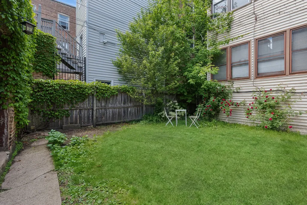 1229 West North Shore Avenue Chicago IL 60626