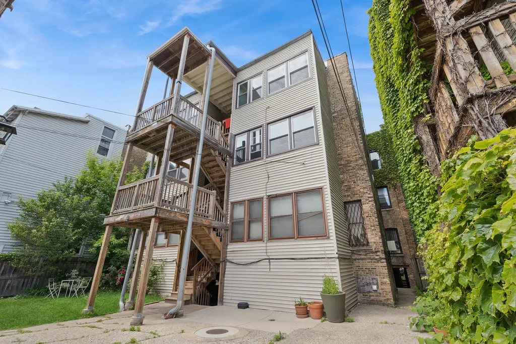 1229 West North Shore Avenue Chicago IL 60626