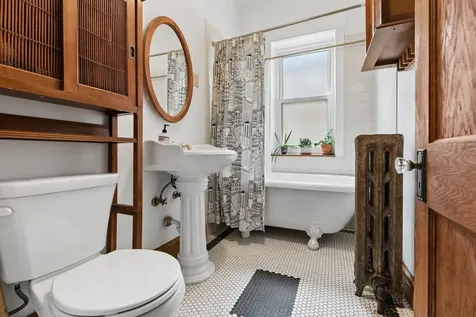 1229 West North Shore Avenue Chicago IL 60626