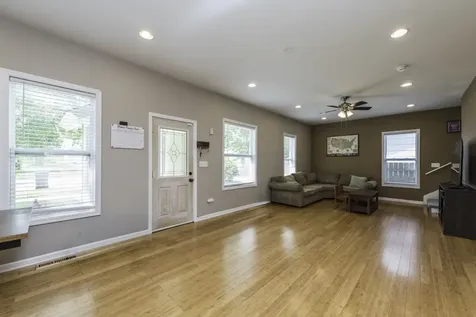 2607 Gideon Avenue Zion IL 60099