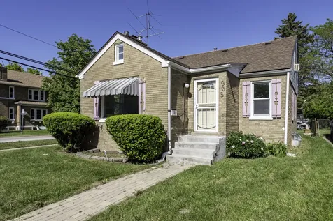 903 South Mcalister Avenue Waukegan IL 60085