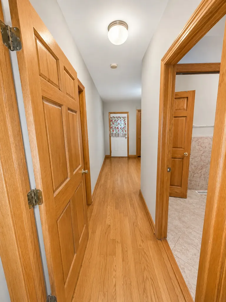 5433 West Melrose Street Chicago IL 60641