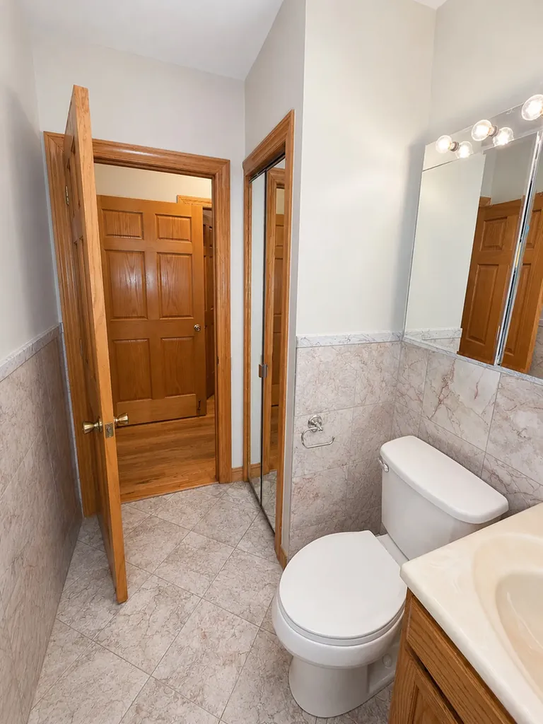 5433 West Melrose Street Chicago IL 60641