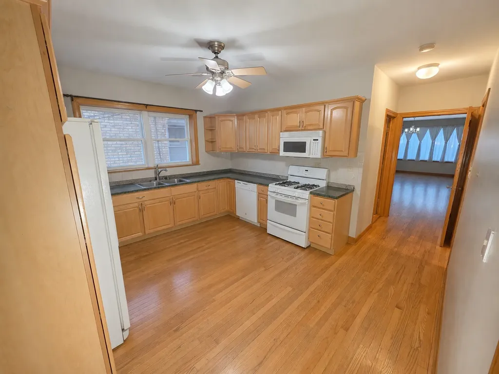 5433 West Melrose Street Chicago IL 60641