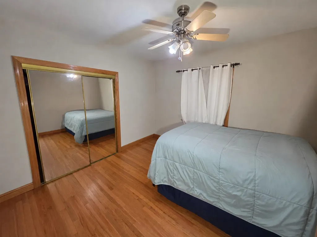 5433 West Melrose Street Chicago IL 60641