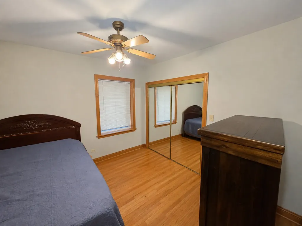 5433 West Melrose Street Chicago IL 60641