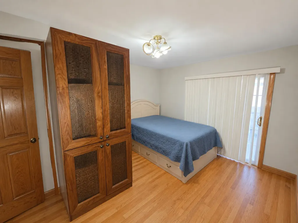 5433 West Melrose Street Chicago IL 60641