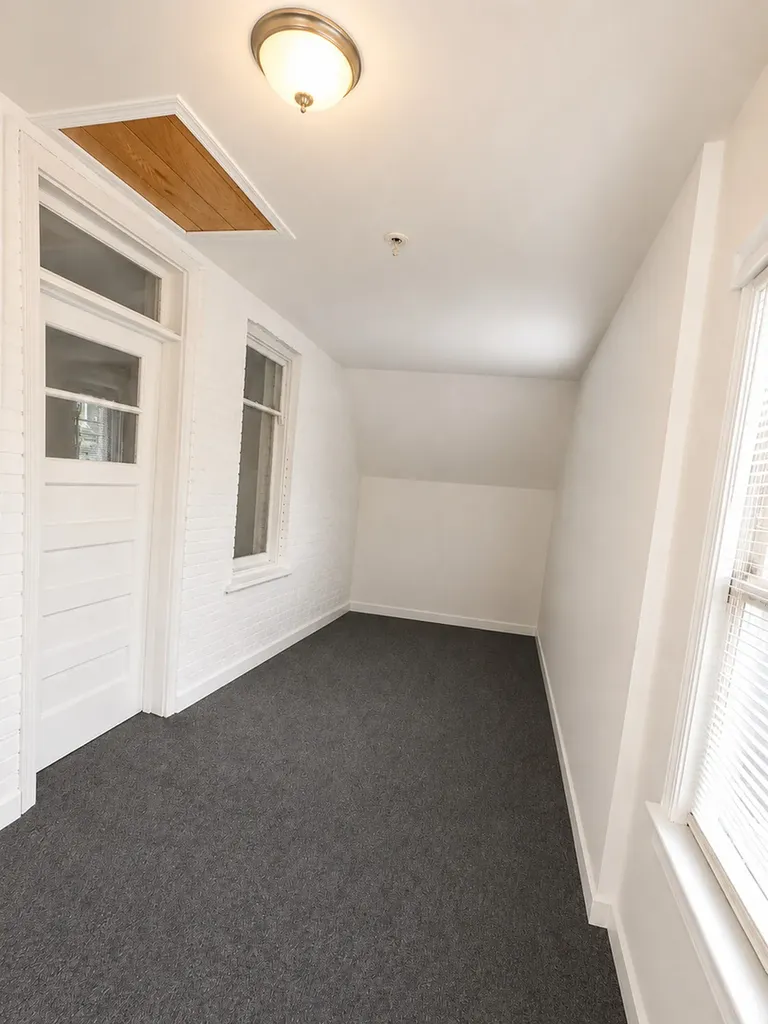 5433 West Melrose Street Chicago IL 60641