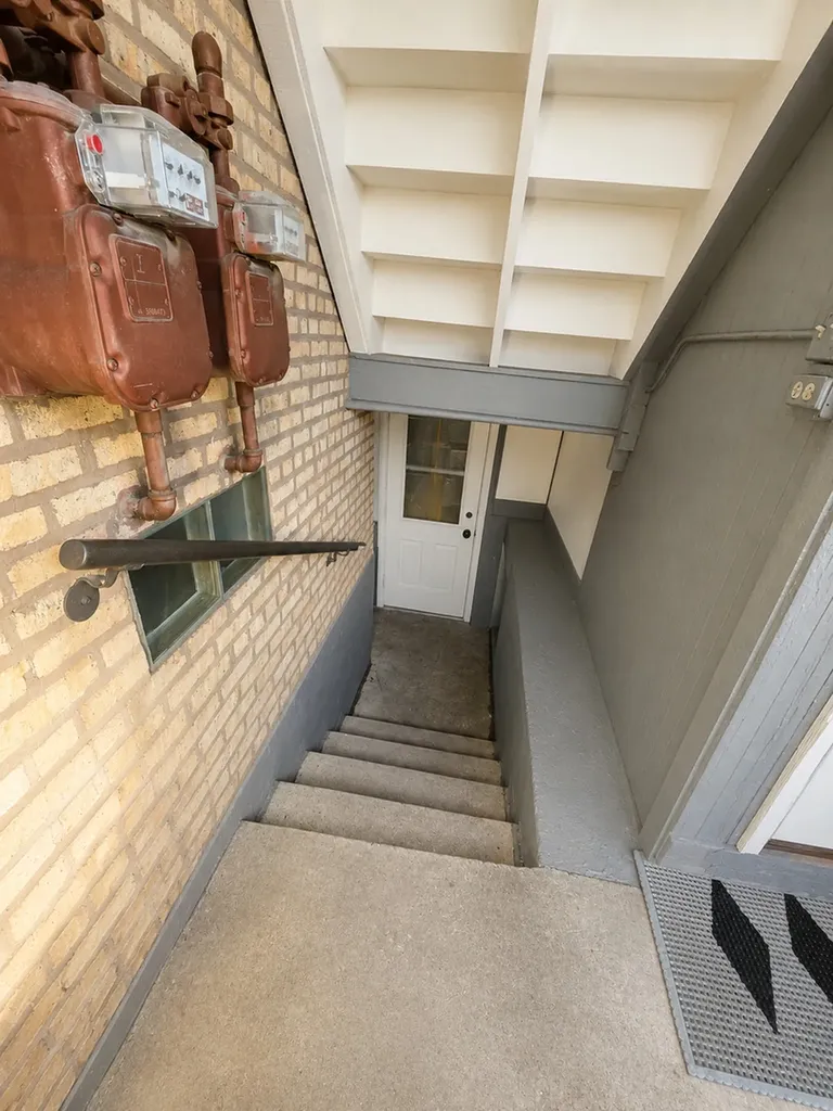 5433 West Melrose Street Chicago IL 60641