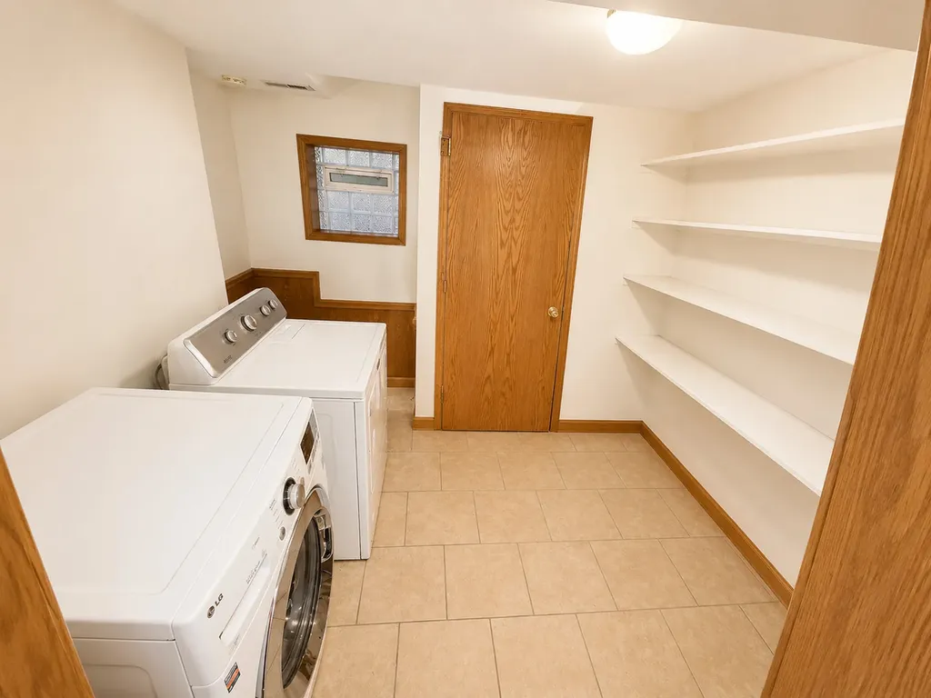 5433 West Melrose Street Chicago IL 60641