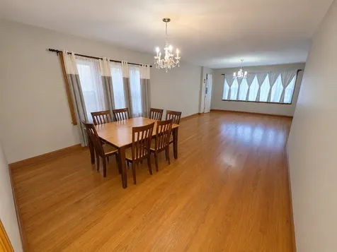 5433 West Melrose Street Chicago IL 60641