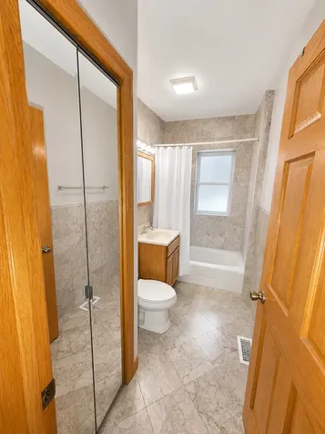 5433 West Melrose Street Chicago IL 60641