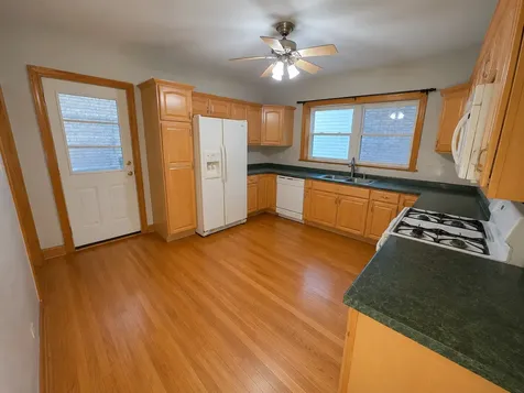 5433 West Melrose Street Chicago IL 60641