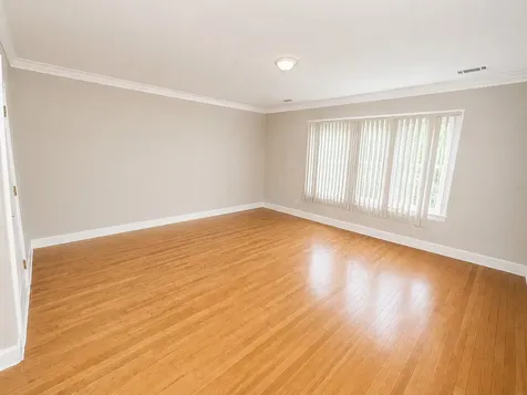 5433 West Melrose Street Chicago IL 60641