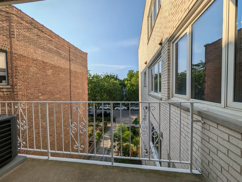 1057 West Pratt Boulevard Chicago IL 60626