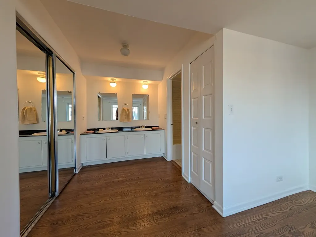 1057 West Pratt Boulevard Chicago IL 60626