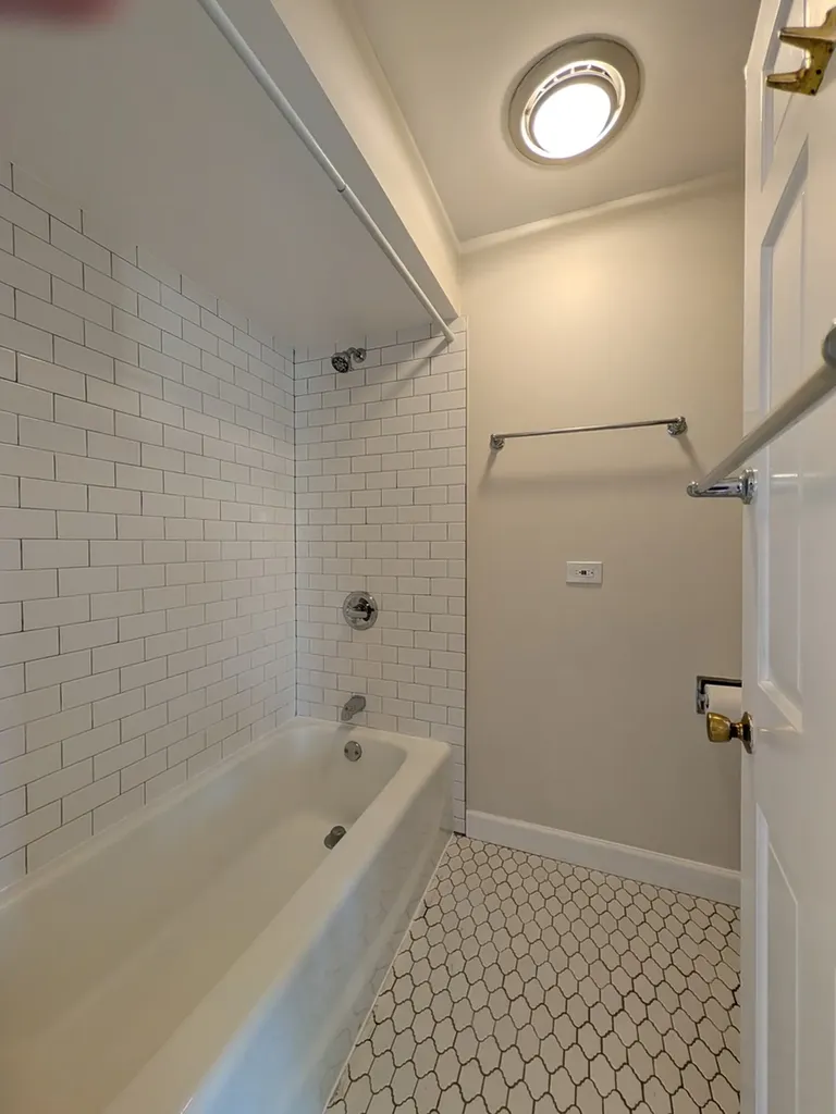 1057 West Pratt Boulevard Chicago IL 60626