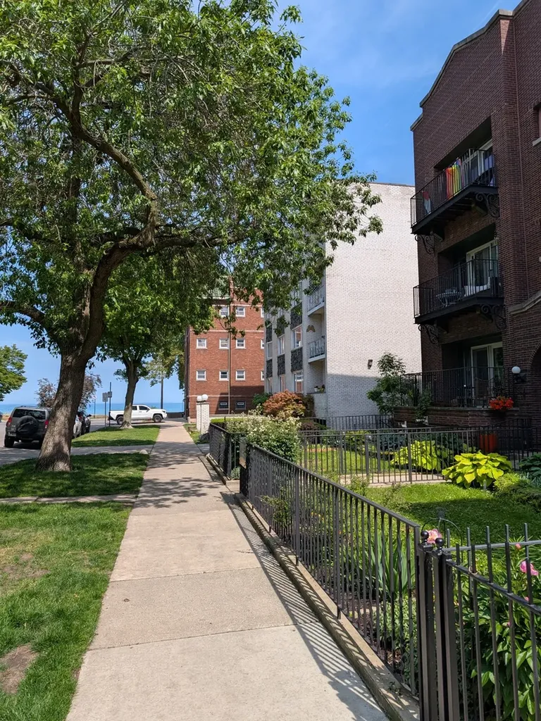 1057 West Pratt Boulevard Chicago IL 60626
