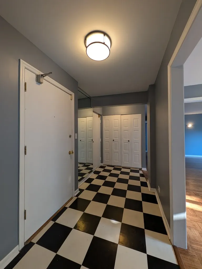 1057 West Pratt Boulevard Chicago IL 60626
