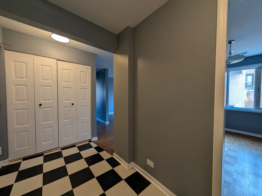 1057 West Pratt Boulevard Chicago IL 60626