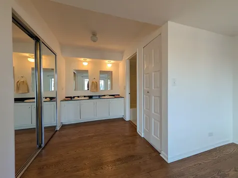 1057 West Pratt Boulevard Chicago IL 60626