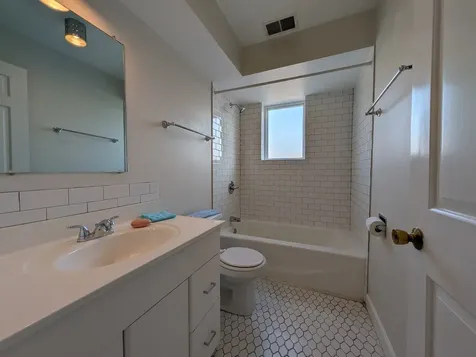 1057 West Pratt Boulevard Chicago IL 60626