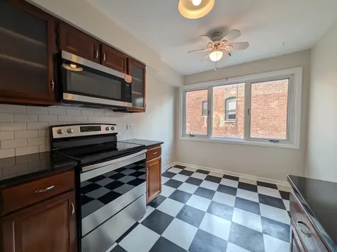 1057 West Pratt Boulevard Chicago IL 60626