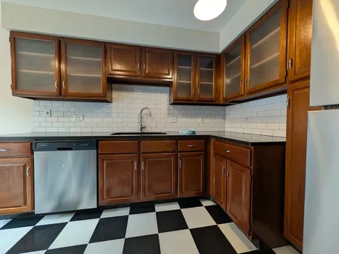 1057 West Pratt Boulevard Chicago IL 60626