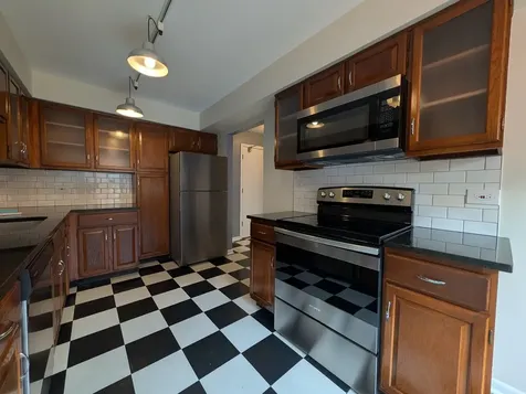 1057 West Pratt Boulevard Chicago IL 60626
