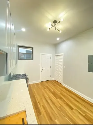 1305 East 69th Street Chicago IL 60637